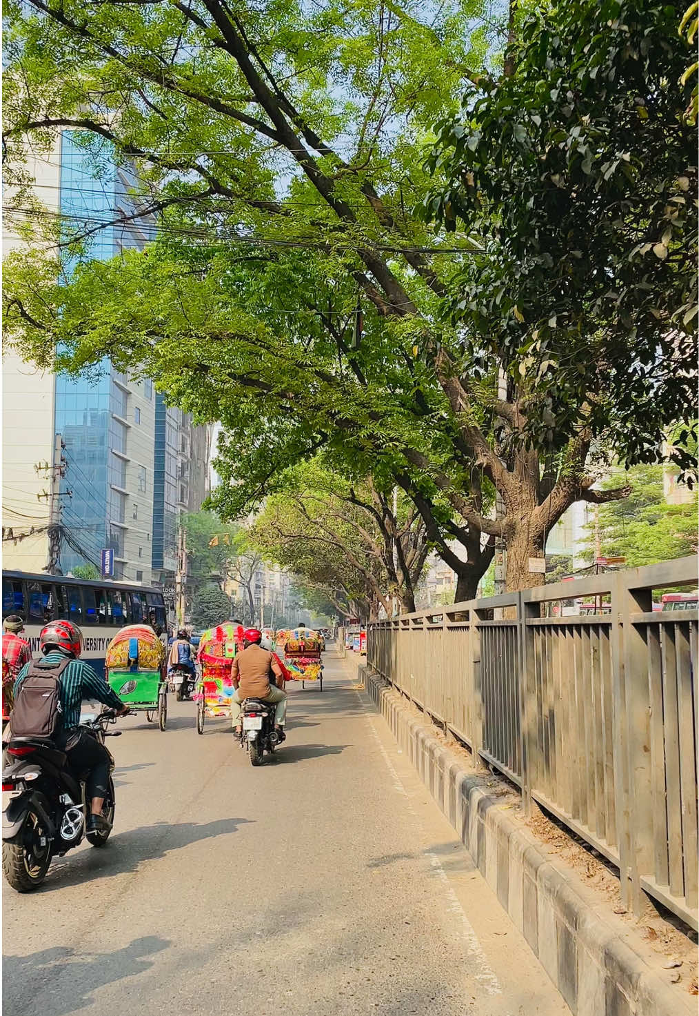 কিছু মানুষ আমাদের মনে থেকে যায় ভাগ্যে না😌❤️‍🩹 #street #tree #road #cars #bike #building #people #foryou #fyp #foryoupage #wherenext #theboysfromnewcity 