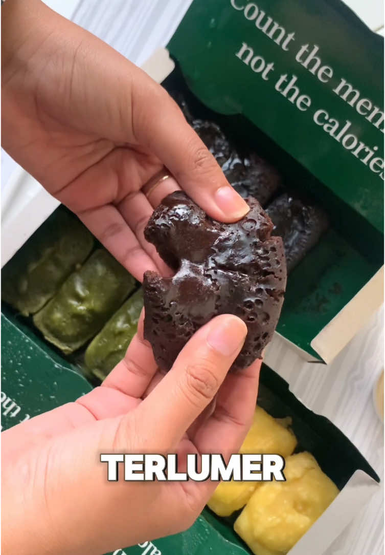 kapan lagi nyobain kue balok terlumer di jogja! kali ini aku ngabuburit terus nemuin kue balok lembut banget terus isiannya full lumer dan murah! cocok banget buat buka puasa yg manis2😍 wajib cobain sihh kata akuu👊🏻@Balokarta #kuebalok #balokarta #bukapuasa #menubukapuasa 