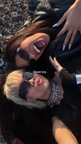Forever greatful for my friends 🖤 #queer #queertiktok #queeryouth #fyp 
