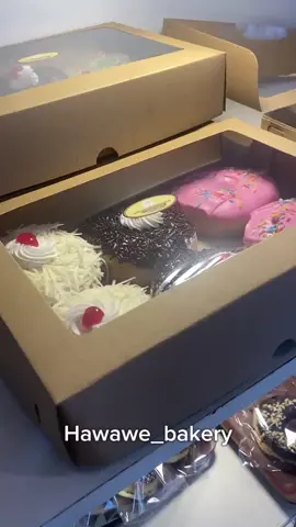 Donat box hawawe🤩 Dengan varian toping yang menarik dan rasanya pasti nagih🤩 yuk order sekarang🤗📩 #gondanglegikuliner #rotihajatangondanglegi #gondanglegimalang #kulinermalang #hawawebakery #donatboxmalang #fypage 