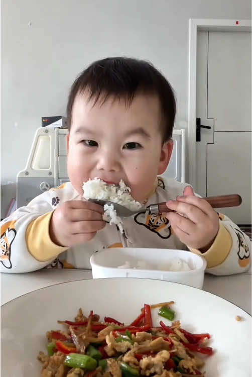 Baby is having stir fried meat today❤️#foryou #fyp #funnyvideo #funny #baby 