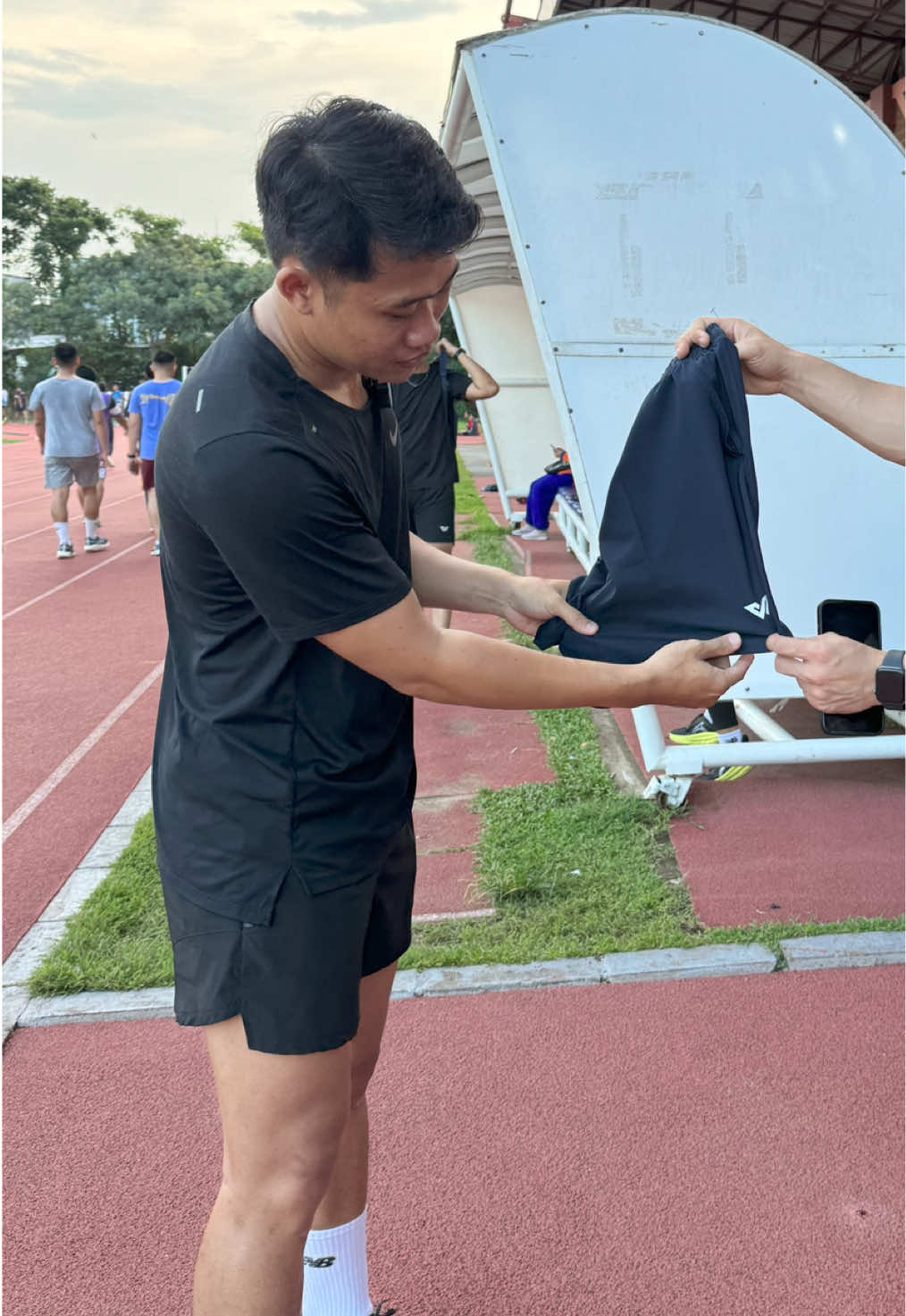 Terlalu Murah?! Dengerin yuk review jujur salah satu running enthusiast tentang Celana Running terbaru dari Whittaker satu ini!   #Whittaker #Wawancara #CelanaRunning #XlightShorts