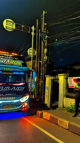 Mudik Asik Bersama Sahabat Group 🤗🙏  @officialmubarokkreo  #sahabat #sahabatmubarok #posahabat #sahabatprimaabadi #sahabatlovers #buscirebonan #buskuninganjawabarat #pasarlembang #mudiklebaran2025 #soundviral #vidiobus #fy #fyppppppppppppppppppppppp 