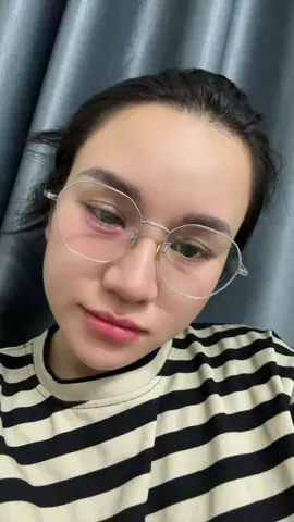 Có mẹ bầu nào mắt mọc mụn cỡ này hông trời. Đau tới tai mũi luôn trời 🥹🥹 đã ăn hông dc ngủ cũng hông xong . Mắt thì mờ nhức 😔😔😔