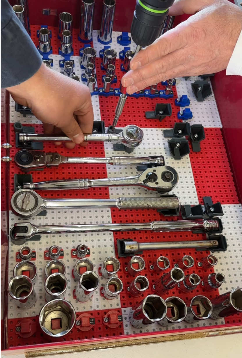 Organizing the ratchet, socket, extensions drawer with the @Toolgrid system. Now I can easily see which pieces are missing (ironically not the 10mm). This is a mismatch drawer of pieces of different tool sets gathered over the years that is now at least organized and easy to work with 