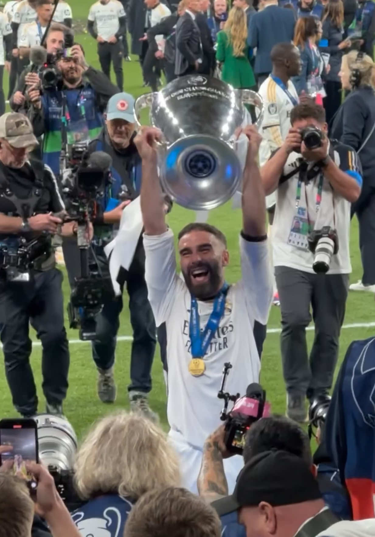 🔥 CARVAJAL'S ICONIC UCL TROPHY LIFT! 😱 REAL MADRID CELEBRATE 2-0 WIN AT WEMBLEY! | UCL FINAL 2024 Witness the MAGIC of Real Madrid’s UCL GLORY as Dani Carvajal lifts the trophy at Wembley! 🏆✨ This spine-tingling footage captures the UNFORGETTABLE moment Los Blancos celebrate their 2-0 victory over Borussia Dortmund—crowd roaring, confetti flying, and history made! 🌟📅 Match Highlights:Real Madrid 2-0 Borussia Dortmund (UCL Final, 1 June 2024)Goals: [Add scorers, e.g., “Vini Jr. (20’), Bellingham (75’)”]Key Moment: Carvajal’s emotional trophy lift after a DECADE of UCL dominance!🎥 Feel the Passion: From Madridistas’ deafening chants to Dortmund’s respect—this is football at its MOST EMOTIONAL!👉 Subscribe for more trophy celebrations, behind-the-scenes moments, and football history!🔔 Hit the bell to never miss a legendary clip!🗨️ Comment: Which Real Madrid player’s celebration gave you goosebumps?#carvajal #realmadrid #bvb09 #wembleystadium #uclfinal #uclchampions #trophylift #footballhistory #madridistas #footballshorts 