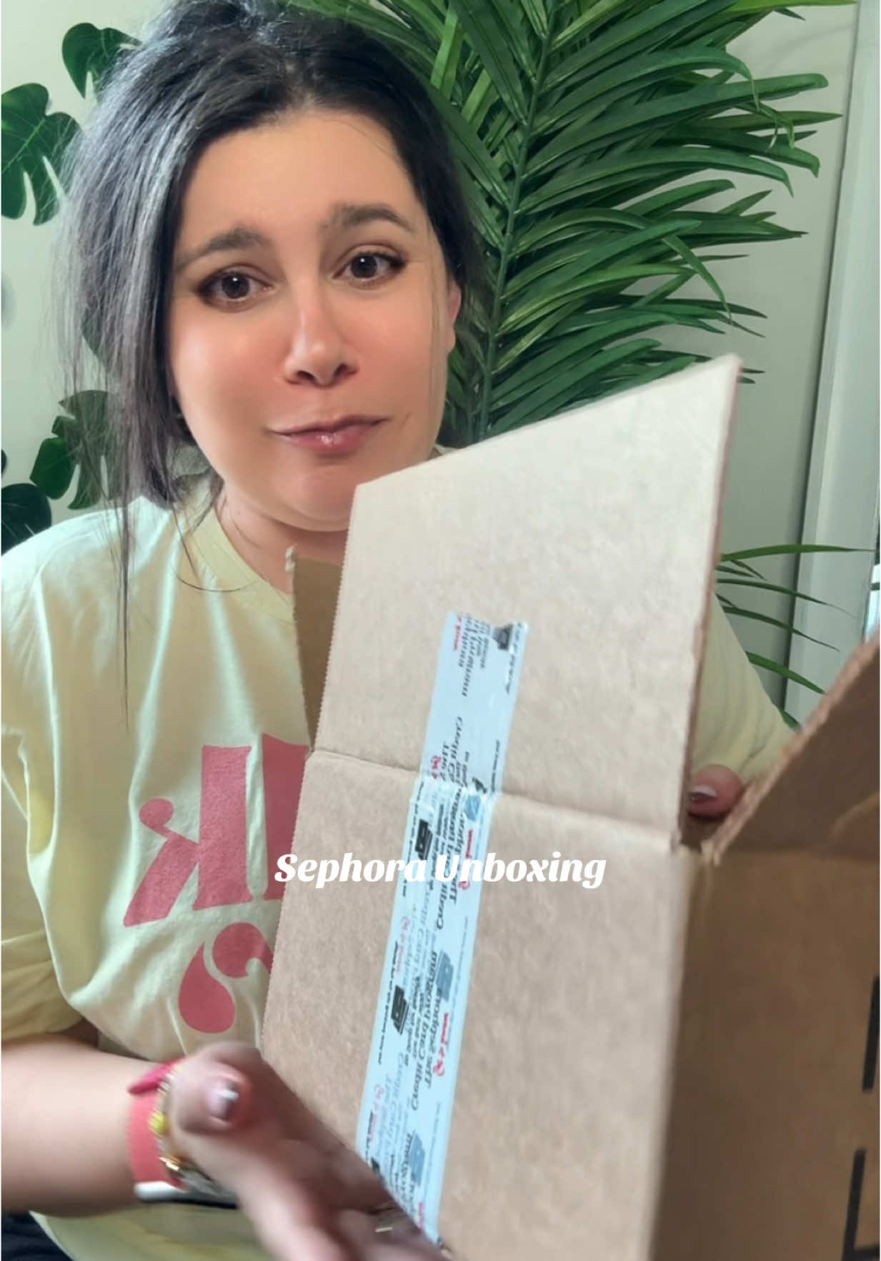 @sephora unboxing with @Rare Beauty @Saie & @DanessaMyricksBeauty #softpinchliquidcontour #softpinch #rarebeauty #rarebeautymakeup #contouring #findcomfort #findcomfortbodycollection #selenagomez #saiebeauty #saiesuperglowygel #warmglow #danessamyricks #danessamyricksbeauty #danessamyricksyummyskin #blurringmakeup #sephorahaul #sephorasquad #sephoraunboxing 