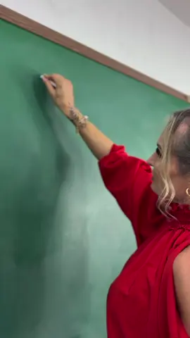Muito decepcionante quando falha… #professora #aula #giz #quadro #fyp 
