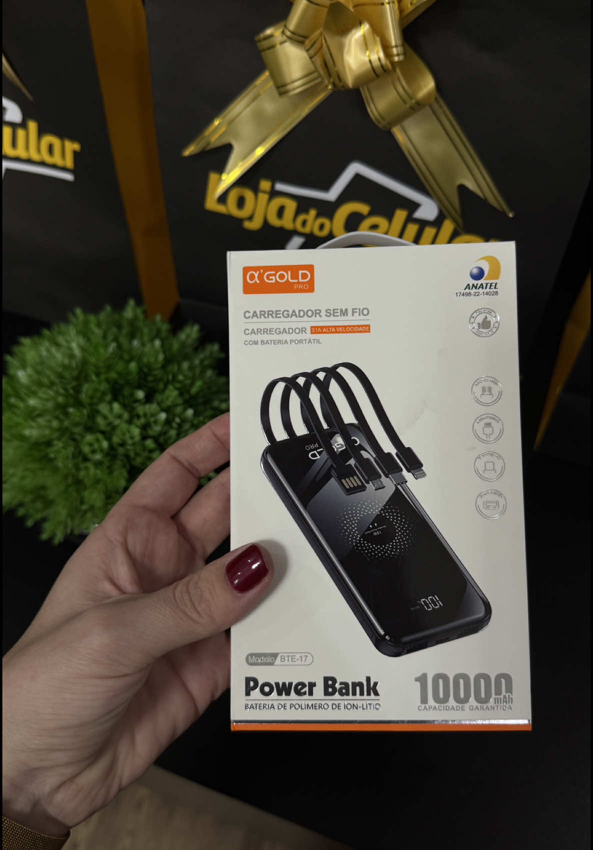 Esse é o carregador portátil com melhor custo benefício e eu posso te provar!🔥 Power Bank Gold Pro BTE-17 Possui 10000 mAh de capacidade de bateria, além de ser um carregador 4 em 1, possuindo saída USB, Lightning, tipo C e V8🚀🚀🚀🚀 Tudo isso é muuuito mais por APENAS R$179,99😮‍💨🤏
