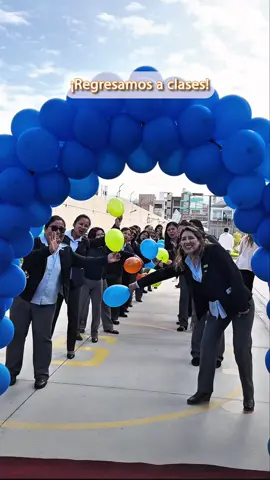 ¡Volvimos a clases! 🎒✨ Así vivimos el primer día desde la mirada de nuestros estudiantes. 🧡💚💙 Una fecha llena de reencuentros, nuevos amigos y experiencias que marcan el inicio de un gran año escolar. 🏫📚