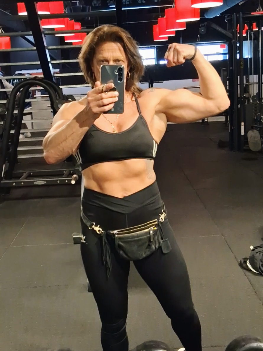 2 weeks cuttt  #fitover50 #veins #biceps #abs #bigarms #femalemuscle #gym #muscle #56 #motivation #results #femalebodybuilding 