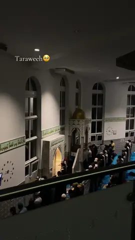 Subhanallah der Bruder ist 20-22 und hat so eine schöne Stimme Allahumabarik 🥹