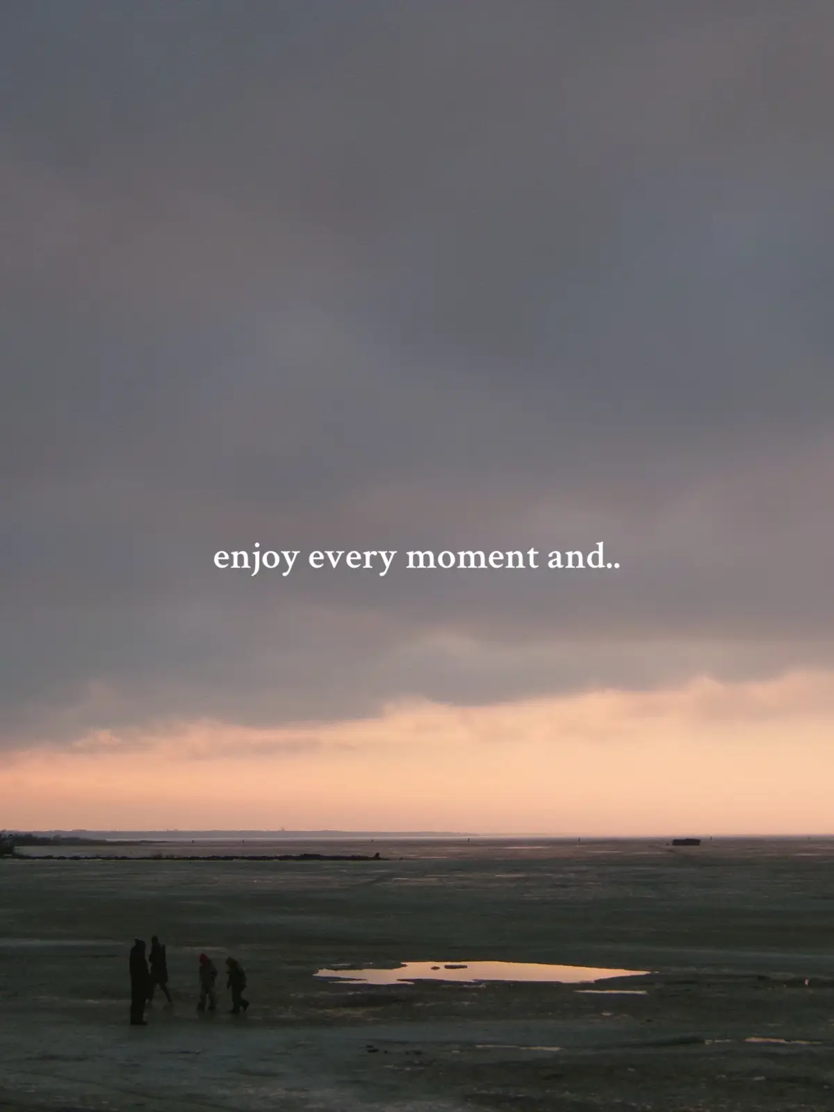 it's so surreal to see that i'm starting to get what i've wanted for a long time. i'm grateful for every moment i have. i'm finding peace in my soul and in my life. even if it's hard for me now, i believe that i can do it. believe in yourself too, it’s so important! you can do everything, just give yourself time 🤍 all love, rossa. (1/5 of my challenge is over) #slowliving #motivation #dailylife #enjoylife #goalscheck 