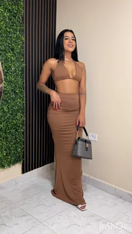 Conjunto Marrom – Elegância e Sensualidade! 🤎 O equilíbrio perfeito entre estilo e conforto! O top cortininha e a saia longa ajustada criam um look sofisticado e cheio de personalidade. ✨ ✔️ Modelagem que valoriza o corpo ✔️ Tecido macio e confortável ✔️ Ideal para diversas ocasiões 💰 Apenas R$ 69,90 #look #lojaderoupas #conjuntos #foryoupage 