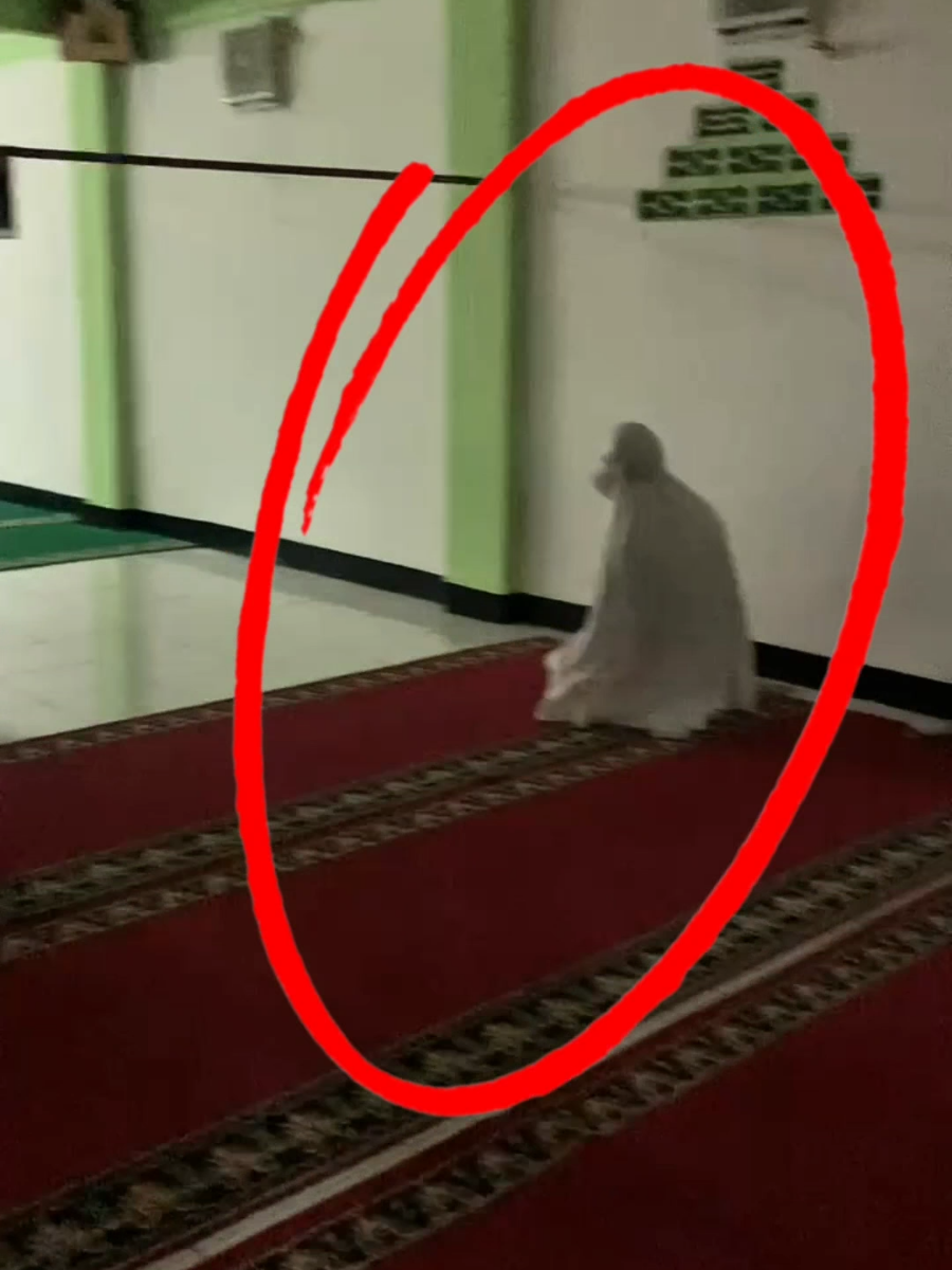 kabuuuurrr.... #fyp #gelenggeleng #pocong #pocis #scary #serem #kabur #horror 