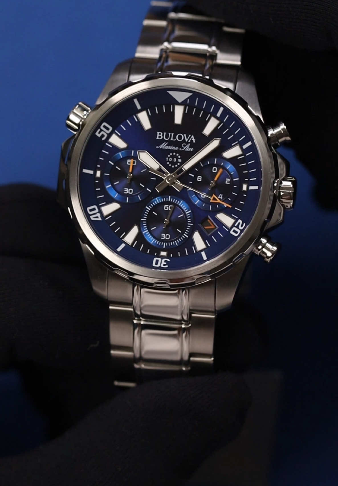 O Bulova Marine Star 96B256 é um relógio cronógrafo sofisticado e durável, projetado para homens que buscam uma combinação de estilo e funcionalidade. #altarelojoaria #relojoariajj #relogiosoriginais #relogiosdeluxorelogio #relogiosmasculinos #relojoariaejoalheria #relogios #relógiosdequalidade #relógiomasculino #relogiosdeluxo 