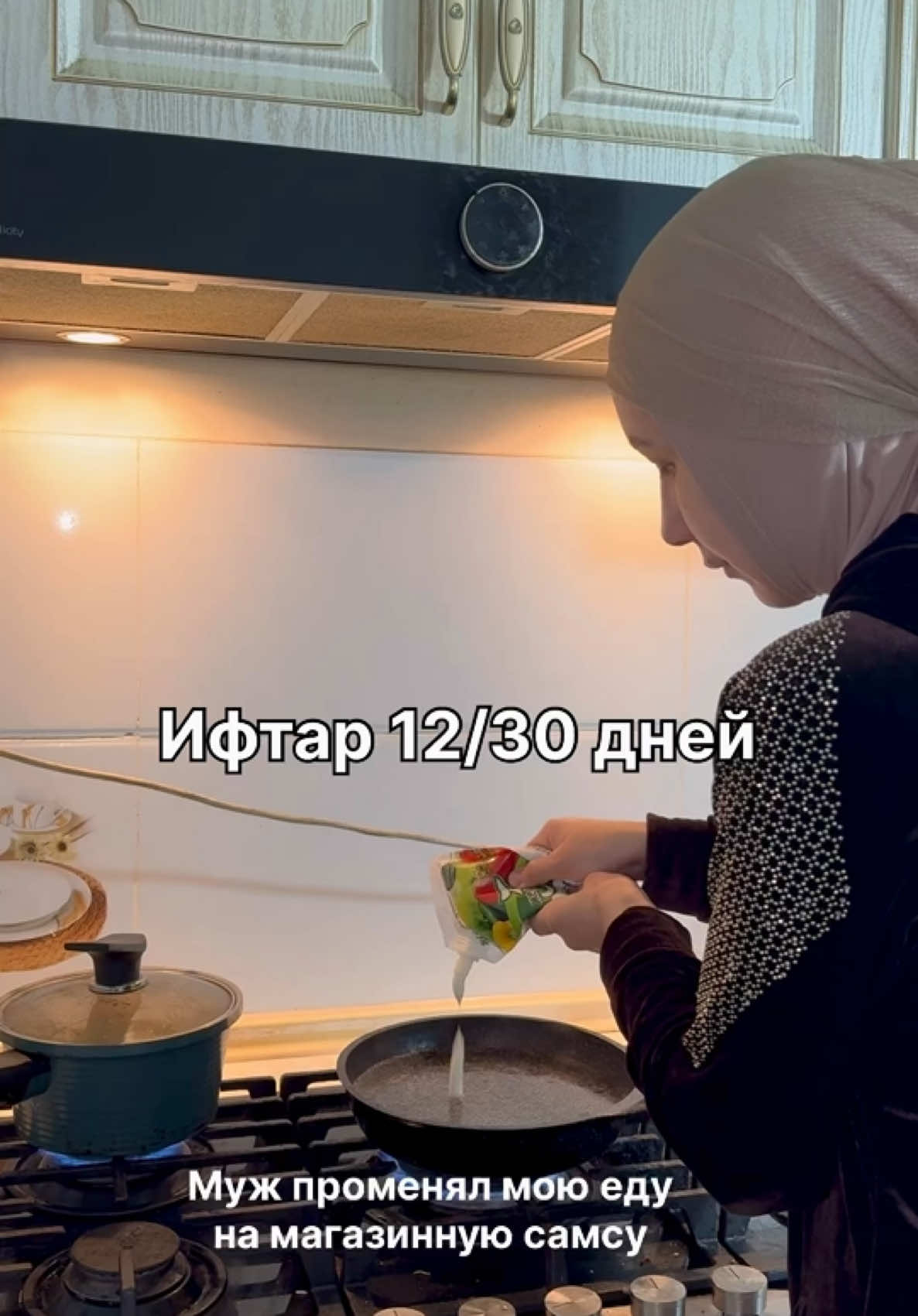 Ифтар 12/30 дней Меню:  Щавелевый суп Пирожки с картошкой  Щавелевый суп Мясо обжариваем на сливочном и растительном масле, добавляем лук, обжариваем. Посолить, поперчить по вкусу Вливаем воду, варим 30 минут. Затем картофель. Варим на среднем огне до готовности картофеля. Затем добавляем щавель. Сразу Яйца и тонкой струйкой выливаем в суп. Так же добавляем кинзу и супчик готов Приятного аппетита. Пирожки на майонезе. САМЫЙ ЛЕГКИЙ РЕЦЕПТ Ингредиенты: Вода (кипяток) - 400 мл. Майонез - 150 гр. Сода - 0,5 ч.л. Соль - 1 ч.л. Мука - 600 гр. Для начинки: Отварной картофель - 5 шт. Лук - 1 шт. Соль - 1 ч.л.  Молоко - 50 гр. Приготовление: В кипящую воду добавляем майонез все хорошо перемешиваем чтобы не было комочков. Кипятим буквально 1 минуту. Майонезную массу соединяем с мукой, содой и солью. Замешиваем очень мягкое тесто, которое не прилипает к рукам. Оставляем на 10 минут.  Тем временем из отварного картофеля делаем пюре, добавляем жареный лук, соль и молоко. Начинка готова.  Из отдохнувшего теста формуем шарики примерно по 100 гр. Раскатываем и накладываем начинку, лепим пирожки и обжариваем с обеих сторон на большом количестве масла. Корочка должна быть золотистого цвета. Пирожки готовы, этот рецепт самый простой и легкий. Обязательно приготовьте.  #пирожки #домашниепирожки #рецептпирожков #быстрыепирожки #легкиепирожки #ифтар #рамадан #казахстан #национальноеблюдо 