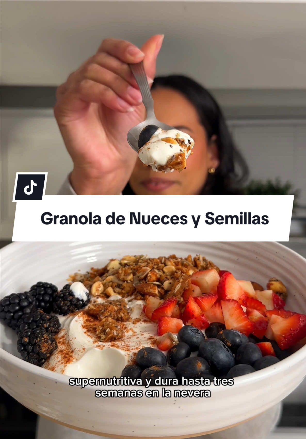 🥜 Granola de Nueces y Semillas   ✨Guárdalo para después y etiqueta a quien lo necesite✨   Ingredientes   2 tazas de almendras crudas enteras sin sal   ½ taza de semillas de calabaza germinadas   ¼ taza de semillas de girasol   1½ tazas de coco rallado sin endulzar   ½ taza de maní tostado ligeramente salado   2 cda de semillas de lino molidas   ¼ taza de semillas de chía   1 taza de alulosa   1 taza de mantequilla de maní sin endulzar   ¼ cdta de canela en polvo   1 cda de extracto de vainilla   Instrucciones   1. Tuesta las Nueces y Semillas: Precalienta el horno a 400°F. Tuesta las almendras durante 5 minutos, luego añade el coco, semillas de calabaza y semillas de girasol. Tuesta durante 8 minutos más.   2. Haz el Jarabe: En una olla, calienta la alulosa hasta que se derrita. Apaga el fuego y añade la mantequilla de maní, canela y vainilla. Mezcla bien.   3. Combina: En un tazón grande, mezcla las nueces tostadas, semillas, semillas de lino y semillas de chía. Vierte el jarabe y mezcla hasta que todo esté cubierto.   4. Forma y Corta: Presiona la mezcla en un molde para hornear. Refrigera hasta que esté firme, luego corta en trozos.   #bajosencarbohidratos #prediabetes #comidasana  @Truvia @Go Raw @Meyer Cookware 