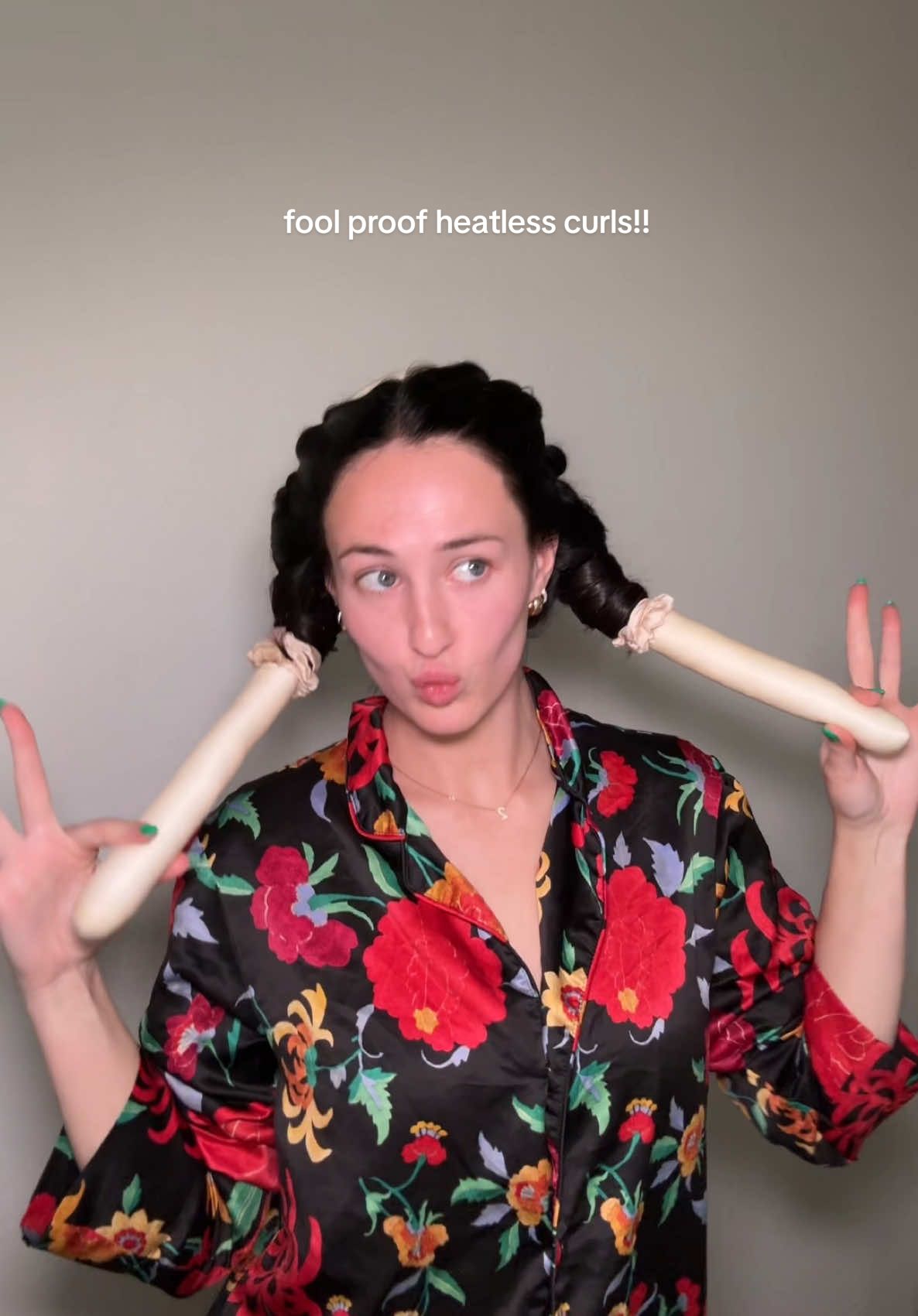 Fool proof heatless curls!! Might be my go to method 🤭🤭🤭 #heatlesscurls #heatlesscurlsovernight #howtodoheatlesscurls #heatlesshairtutorial #heatlesscurlsresults #easyheatlesscurls #hairtok 