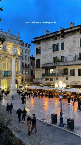 obsessed with this city ✨ #verona #veneto #italy #piazzadelleerbe #piazza #livinginitaly #livinginverona #livingabroad #italytravel #italyrecs #veronarecs #travel #fyp #foryoupage 