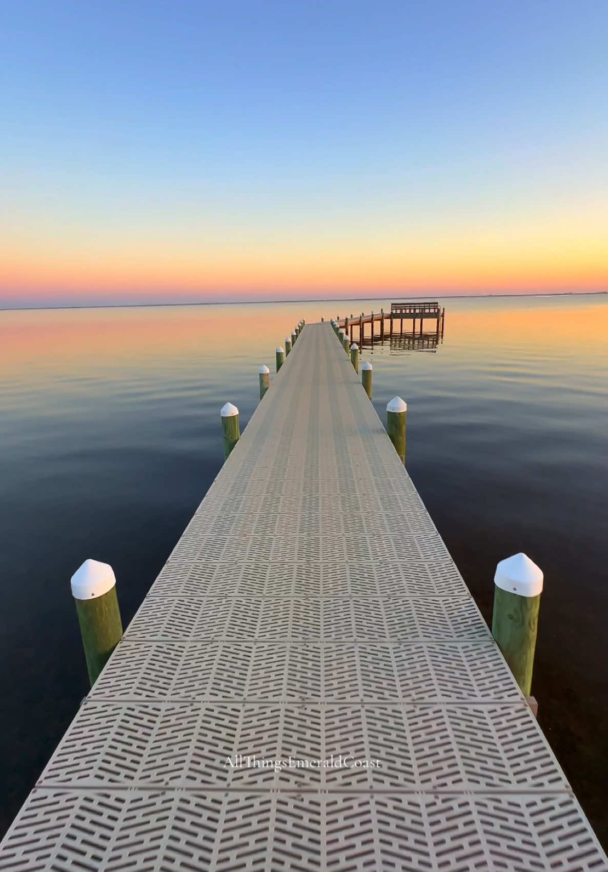 PROOF THAT FLORIDA HAS THE BEST SUNSETS EVER😎✨  #emeraldcoast #beach #sunset 