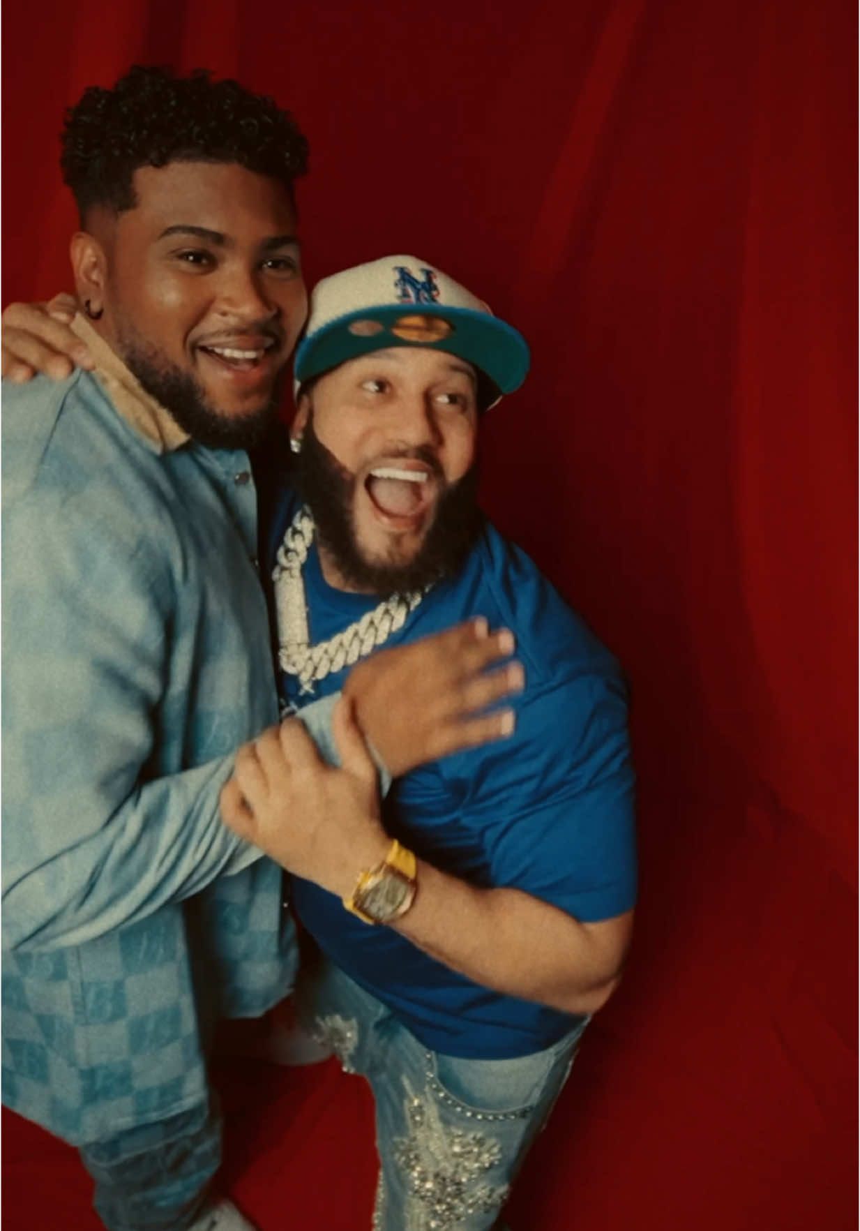 YA SALIOO!! Vayan todos a ver JAQUE MATE disponible en mi canal de YouTube junto al @ELALFAELJEFERD #chrislebron 🌹🌹🌹❤️❤️❤️