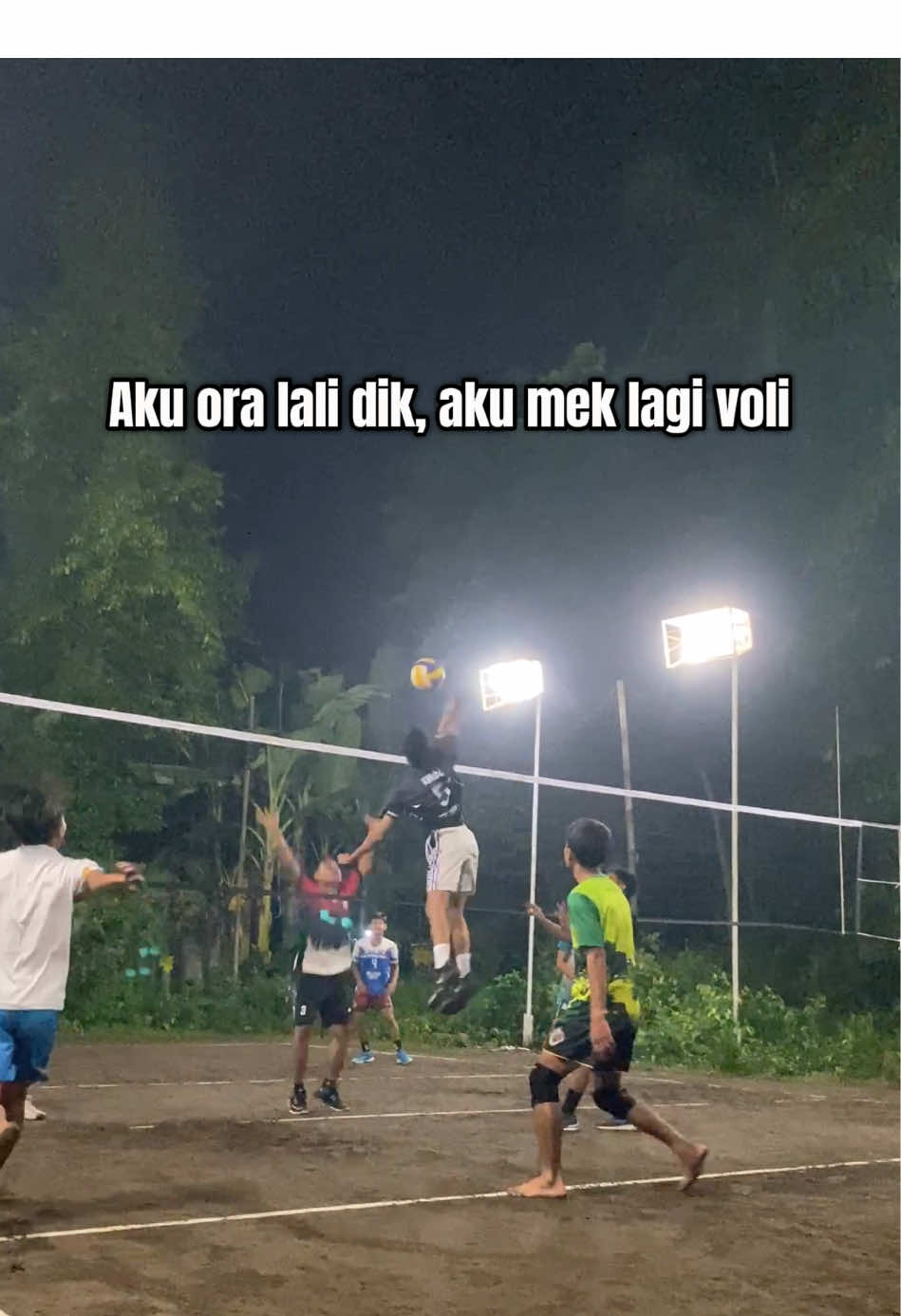 Mas ora lali dik, tak voli sipek. Sesok njok nyeblak nggeh 🤣 #volleyball#volly#storyvolijogja#jawapride#fypシ゚viral#pesonavoli#pesonavoliindonesia#sedayu#lokalpride#cirplik#volihitsjogja#jogja24jam#volibantul#voliasik#voligunung#jogjakarta#