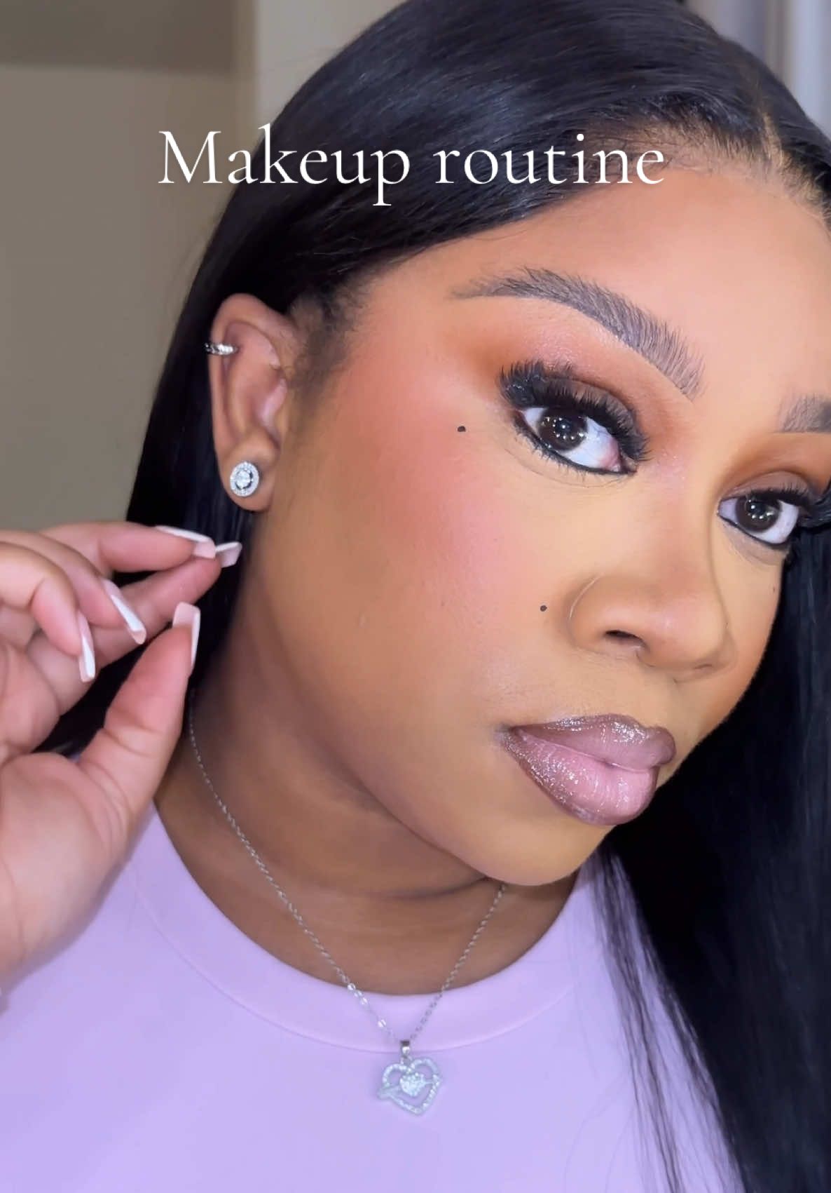 Love love love this lightening setup 🤭 #makeuptutorial #MakeupRoutine #makeup #makeupforbeginners #beginnerfriendlymakeup #everydaymakeup #blackgirlmakeup 