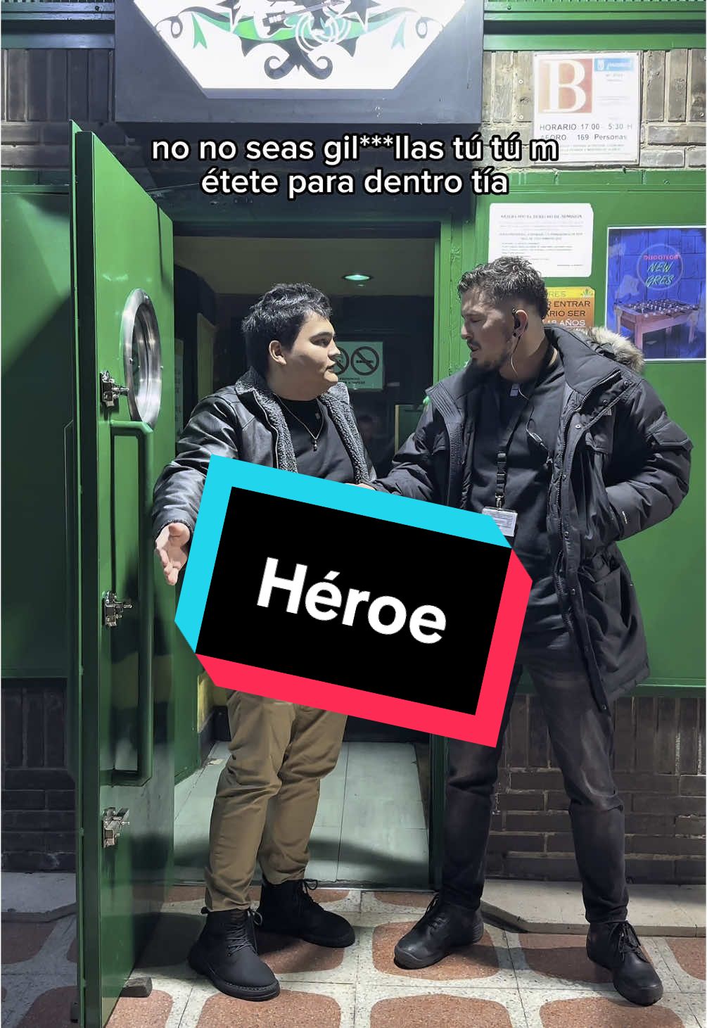 Se de muchos se han intentado hacerse los héroes en la noche, ya no por ayudar a nadie, sino por meterse en pelea, cuando alguien necesite ayuda se ve. Muchas son peleas sin sentido entre gente que ha adoptado eso como estilo de vida. Hay compañeros que ahora ya no están por intentar ayudar. Al mismo que intentas ayudar alomejor no se da ni cuenta y el golpe definitivo te lo da a ti. Gracias @Thay por la colaboración. #elporterorumano #viral 