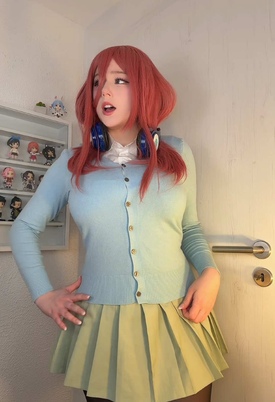 miku but her original outfit 🥳 #mikunakanocosplay #thequintessentialquintuplets #mikunakano #cosplay 