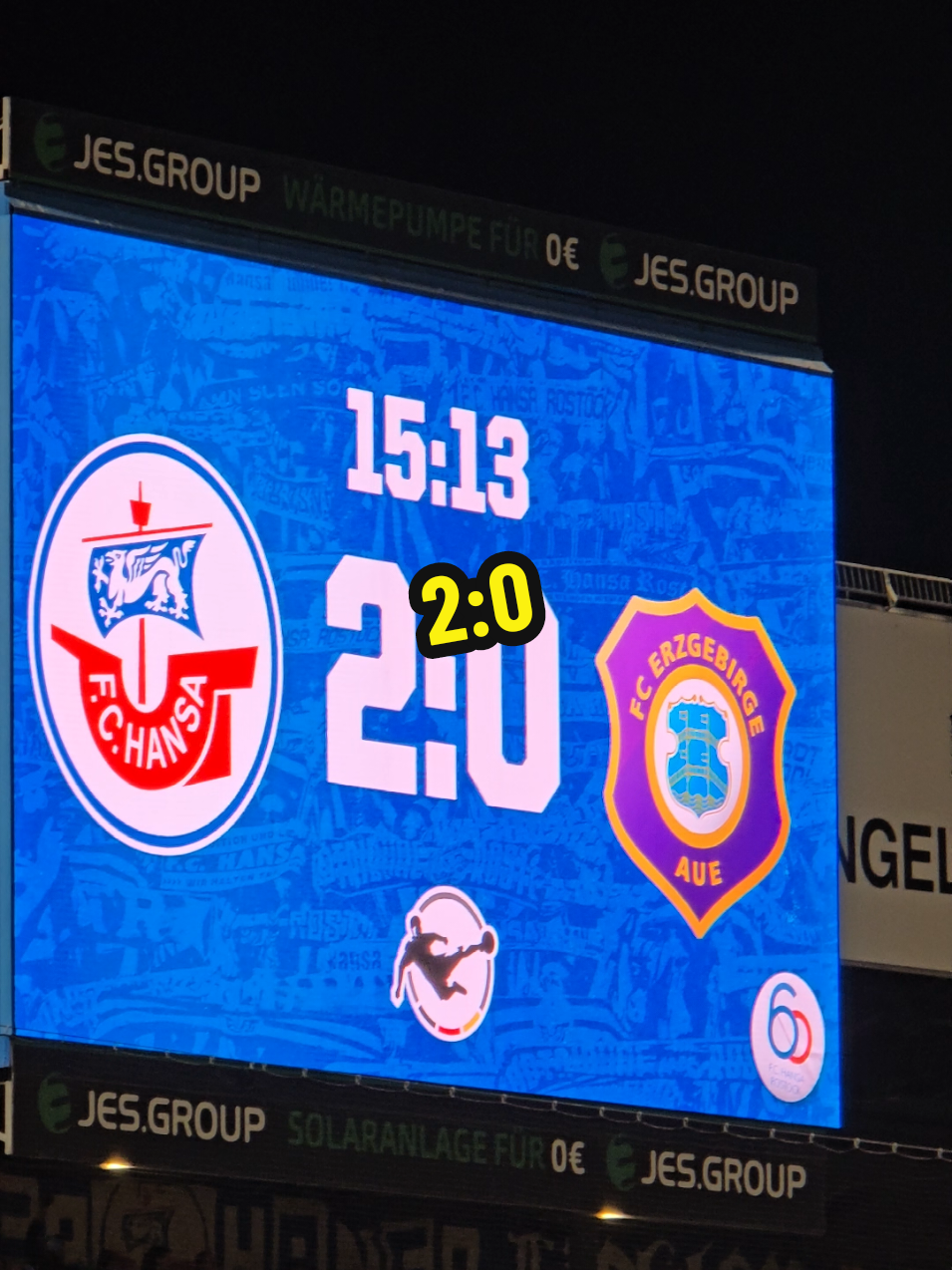 🔥 HEIMSPIEL! Hansa vs. Wismut Aue – Flutlicht, Kampf, Emotionen! 🔵⚪ Ostseestadion. 13. März. 19:00 Uhr. Hansa Rostock gegen Wismut Aue! Die Kogge will den nächsten Heimsieg klarmachen – alles für den Klassenerhalt! 💪⚽ Aue kommt mit Rückenwind, aber wir haben die Fans, das Stadion, die Power! 💥 TOOOR FÜR HANSA! 2:0! 💥 Das nächste Ding ist drin! Das Ostseestadion bebt – die Kogge legt nach! Wer hat getroffen? Schreib’s in die Kommentare! 🔥💙 Während die Mannschaftsaufstellung verlesen wird, sieht man die alten Flutlichtmasten – zum letzten Mal im Einsatz! Ihre Lizenz läuft dieses Jahr aus, ein Stück Hansa-Geschichte geht zu Ende. 🔦 Und dann taucht er auf: Der weiße Mann – diesmal in dunkler Schutzlichtmaske! Was hat das zu bedeuten? ❓ UMFRAGE: Wann fand das erste Hansa-Heimspiel unter Flutlicht 1970 statt und gegen wen? Schreib deine Antwort in die Kommentare! #HansaRostock #NurDerFCH #Ostseestadion #Heimsieg #HansaAue #WismutAue #Wismut #Fußballliebe #Ostfußball #Kogge #ForzaHansa #Doktor_Spike