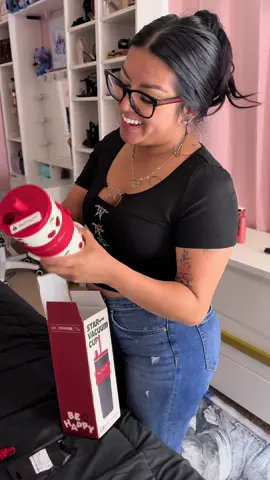 Lo que sea por ver esa sonrisaaaaa 🍒💖te amuuuuu @Maricela  súper cute 🥰 El vasooo 🍒🌸#siendofelizcadadia❤ #brillandoconluzpropia #enviosatodousa🇺🇸📦✈️📫✅ #tiktokshop #publicidad #amigass 