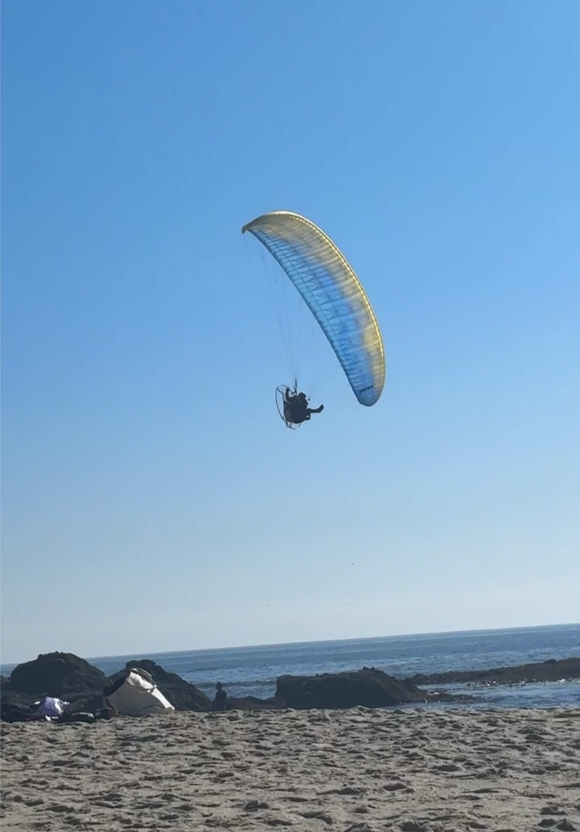 who was gonna tell me powered paragliding was a thing cuz now i need one #paragliding #beach #fairy #shewasafairy #viral #poweredparaglider 