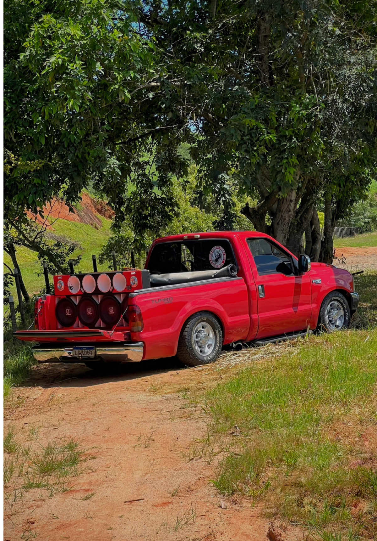 #barretos #agro #gurizadapicuma #fordf250 #f250rebaixada #ford #f250 #rebaiixados #carrobaixo #fixa #sommg #somdebh #eros #sds #durok #triogoiano 