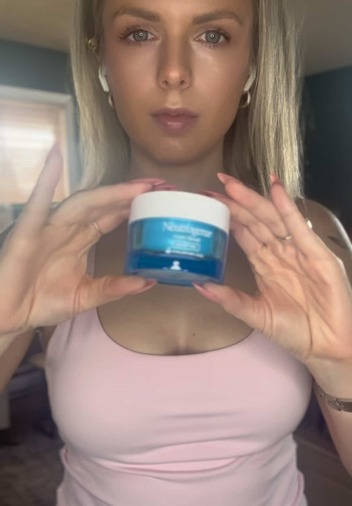 @Neutrogena #hydroboost #juicyskin #gifted_by_neutrogena #hylauronicacid #plumplips #skinplumping #tiktokshopspringglowup 