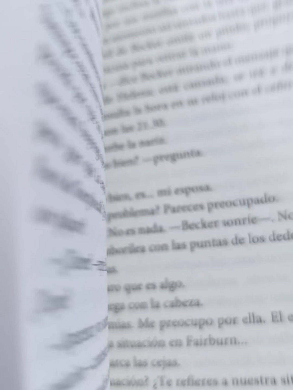 Vi la noticia y fui a comprarlo 😍😍 @planetadelibrosco #firmalibros #eventobogota #librosen60seg #firmadelibros #paulahawkins #lahoraazul #books #thrillerbooks #libroslibroslibros 