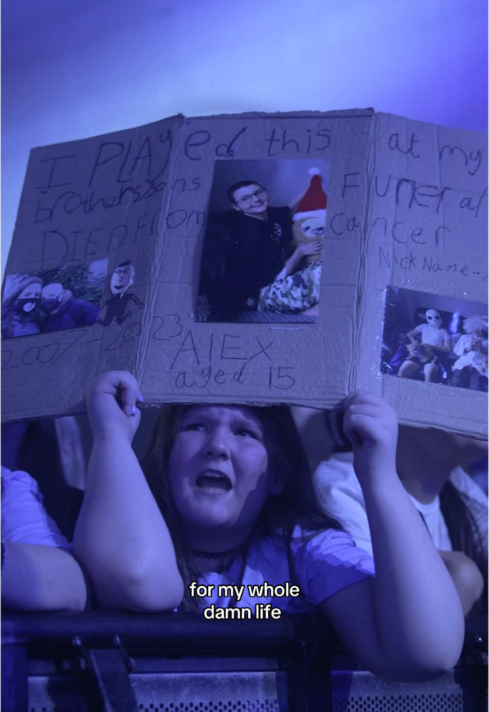 this is heartbreaking 💔 this lovely girl lost her brother and asked me to dedicate this song to him. she held the sign up the entire time 💔 can’t believe I get to do this again on my USA 🇺🇸 tour in 3 weeks ❤️ see you there