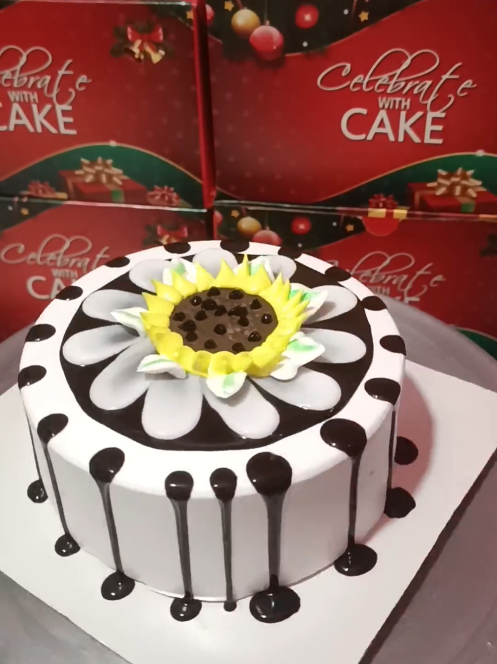 Chocolate cake#cakedesign #tik_tok #cakedecorating #viral_video #cake #yummyfood #chocolate @Food internacional @decoration cake 