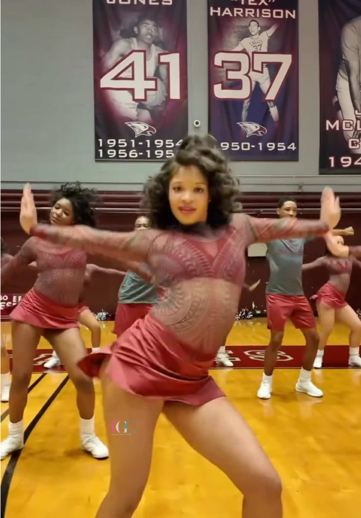 DRIPPING ♥️🍾♥️ 🎥: @NCCU Champagne & Silhouette 📣  #BlackGirlsCheer #TikTikPartner #WomenOfTikTok #WCW #HBCU #cheer #StompNShake #fyp #xyzbca 