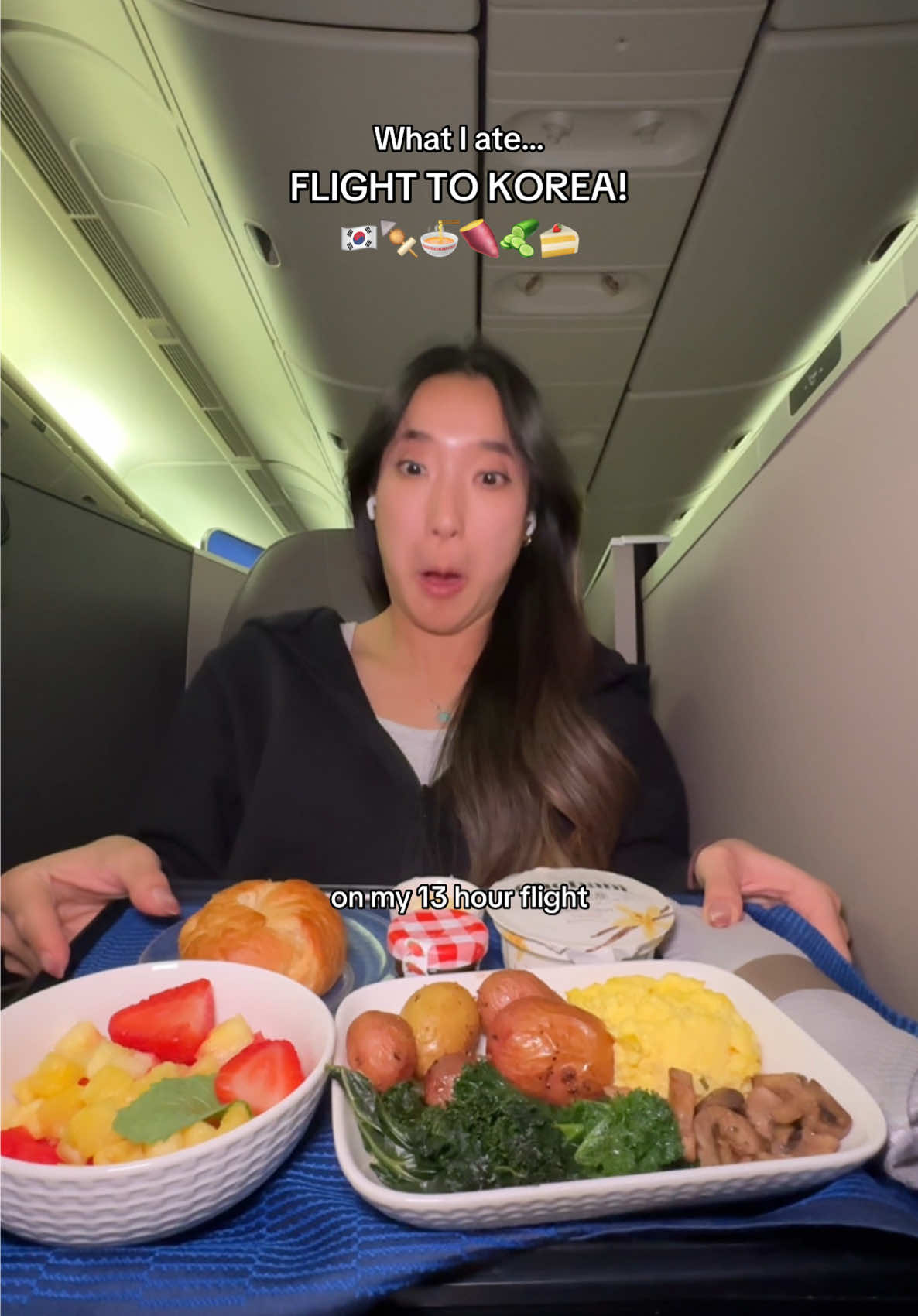 CAN’T BELIEVE IM IN KOREA 😩♥️🤩 drop recs pls!! #korea #travelwithme #airplanefood @United Airlines #airport 