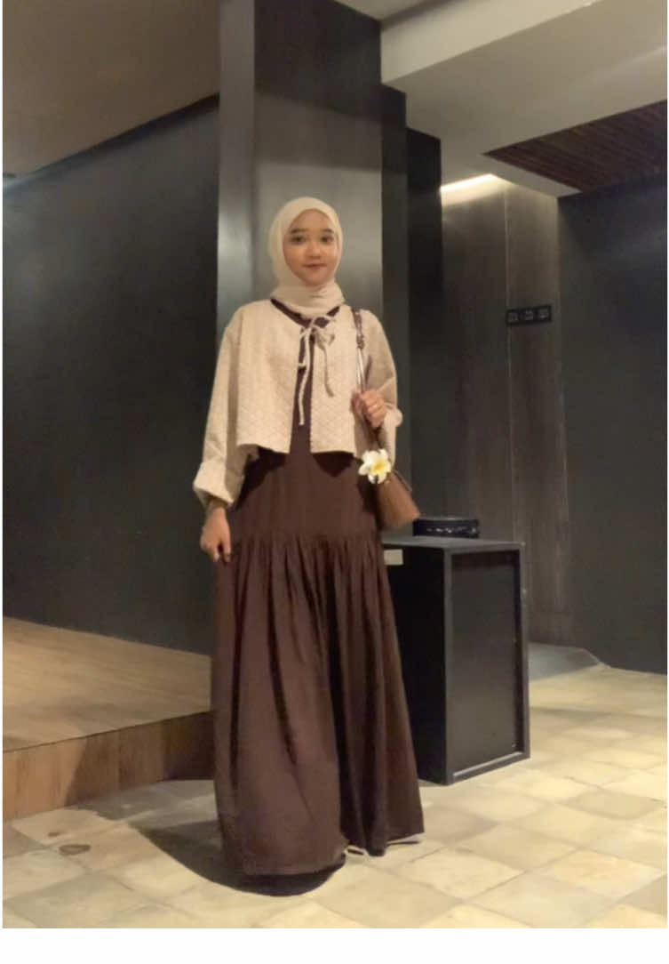 love this dress @byelisa.id #OOTD #outfitideas #fitscheck #hijaboutfit 