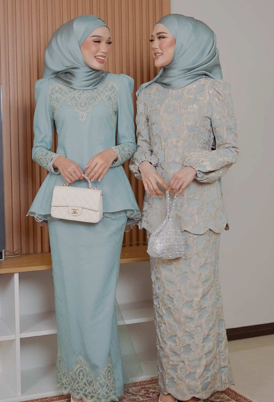 Manisnya raya in code mint! ✨ Mini kurung that’s match elegant vibes, perfect for sisters who love a touch of modern charm.😍 Siapa lagi nak matchy-matchy in this dreamy shade?🙋🏼‍♀️ #JlabellaReitaKurung  #JlabellaNuritaKurung  #JlabellaGlamorousRaya2025