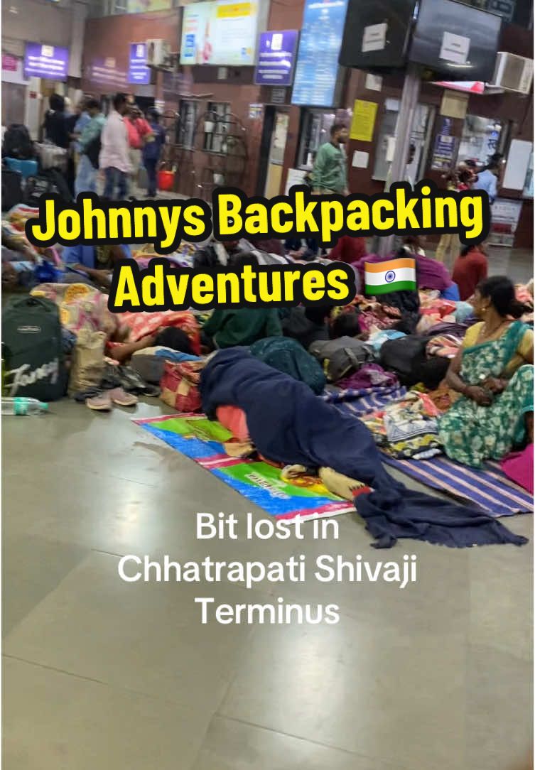 Bit lost in #chhatrapatishivajimaharaj asking a local for help! Excuse my language, it’s terrible after a couple of drinks lol #mumbai #india #solotravel #johnnysbackpackingadventures #travel #traveller #gaybackpacker #backpacker #sleepertrain 