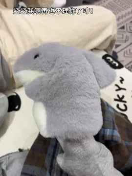 🦈❤️ Fight? Nope! It’s Flirt Time! This Shark Hand Puppet = Instant Cuteness Overload!  #tiktoktrend #sharkhandpuppet #FamilyFun 