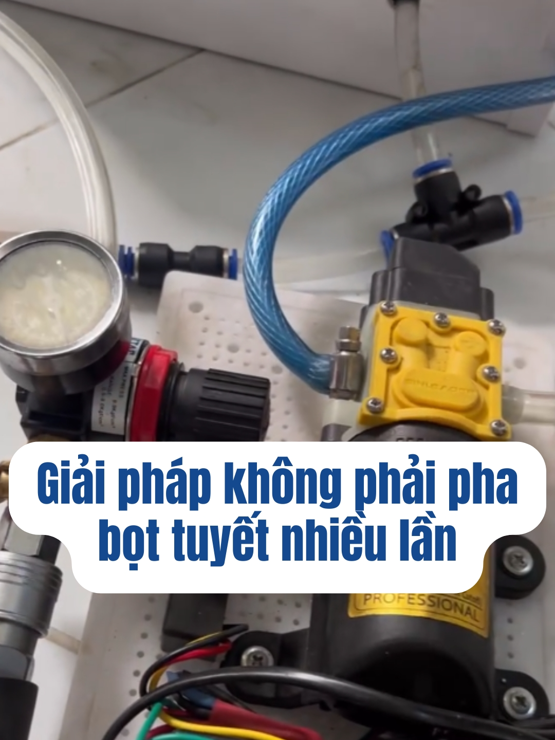 Máy phun bọt tuyết bán tự động thiết kế thông minh, dễ sử dụng & bảo trì, phun bọt tuyết CHUẨN, ĐỀU, MỊN, tạo hiệu ứng tuyết đẹp mắt, bám lâu hơn. AN TOÀN tuyệt đối, không lo nổ bình như các bình inox kém chất lượng #Tahico #mayphunbottuyet #phunbotbantudong #chamsocxe #thietbiruaxe #tiemruaxe