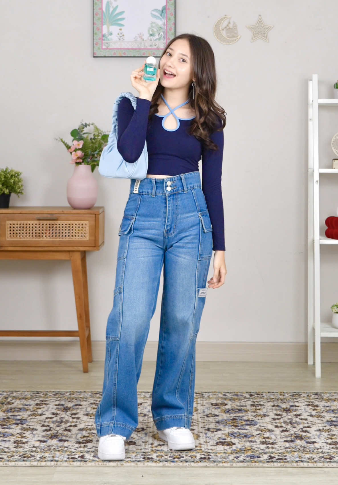 Silaturahmi ke rumah saudara ala @Jameelahsaleem pastinya harus tampil sopan, stylish, dan wangi! ✨ #JINISO #JNSO #RamadanEkstraSeru #ActiveJeansActiveSoul #SeeItFeelIt #jinisoemangkeren #autokeren #highwaistloose #loosejeans #jeanshw #STYLE #OUTFIT #ParfumeJNSO #JinisoRamadhanKereen #Ngabuburit #Outfitbukber 