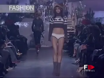 susan eldrige for dsquared2 fw 2004 #susaneldridge#dsquared2#2004#dsquared2runway#00s#ilovebeer