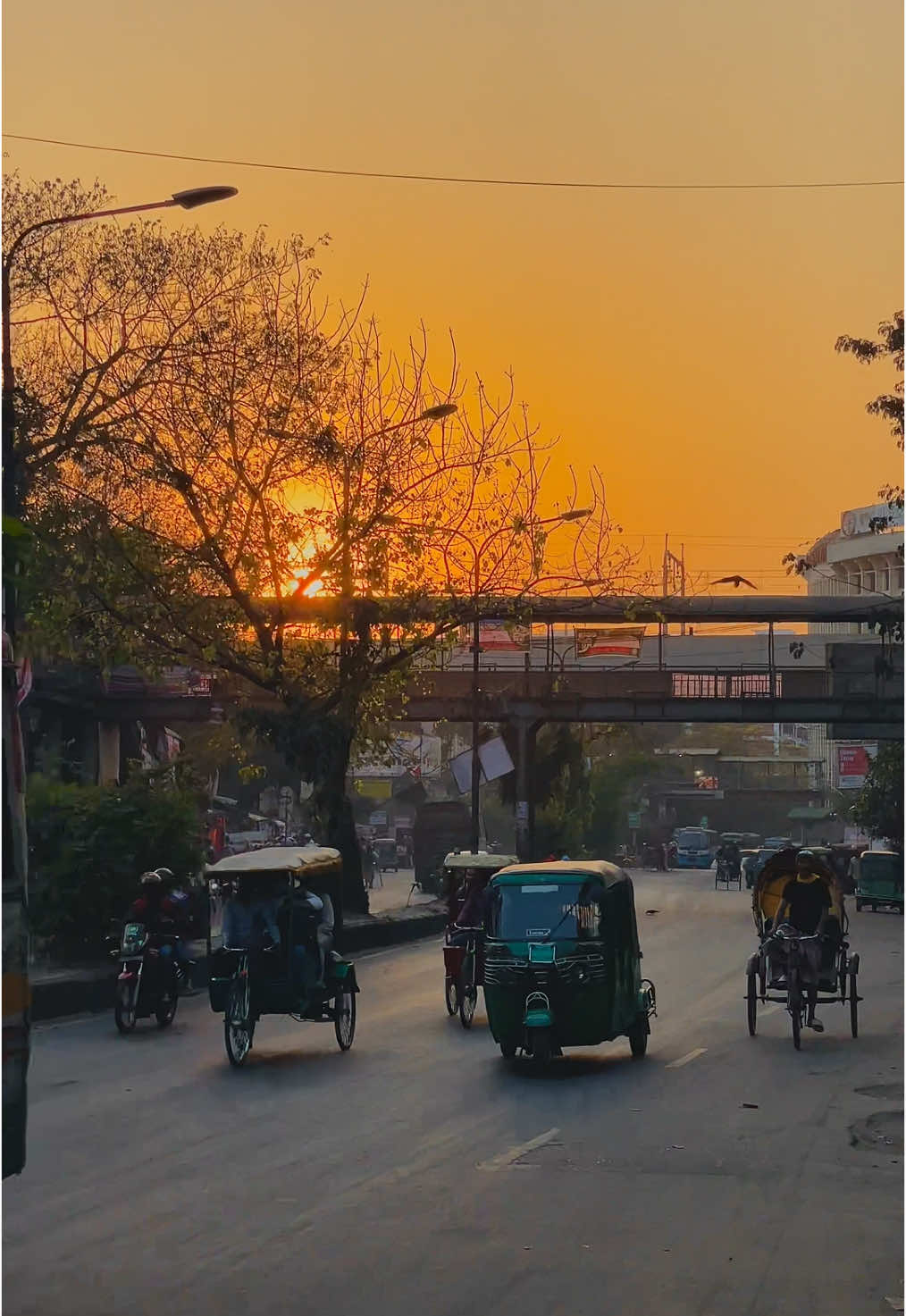 যত বেশি মানুষ চিনবেন তত বেশি একা হবেন।😊💔 #street #sunset #road #cars #bus #sky #afternoon #foryou #fyp #foryoupage #wherenext #theboysfromnewcity 