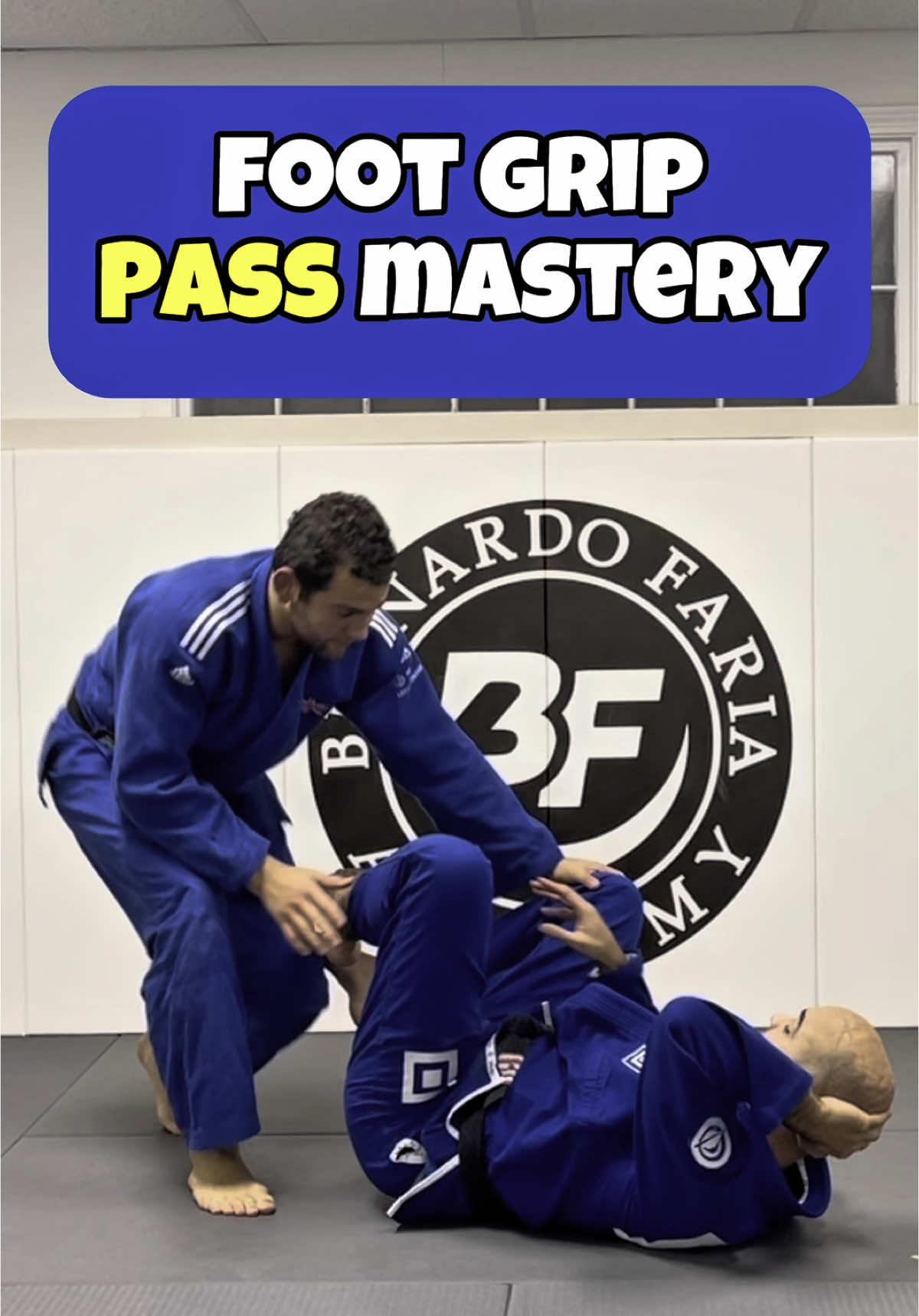 Discover how a simple foot grip can revolutionize your guard passing strategy with Rayron Gracie. Master this technique and add a new layer of precision to your game.  #BernardoFaria #RayronGracie #GuardPassing #FootControl #BJJTechnique #BrazilianJiuJitsu #BJJLife #Grappling #JiuJitsuTraining #BJJTips