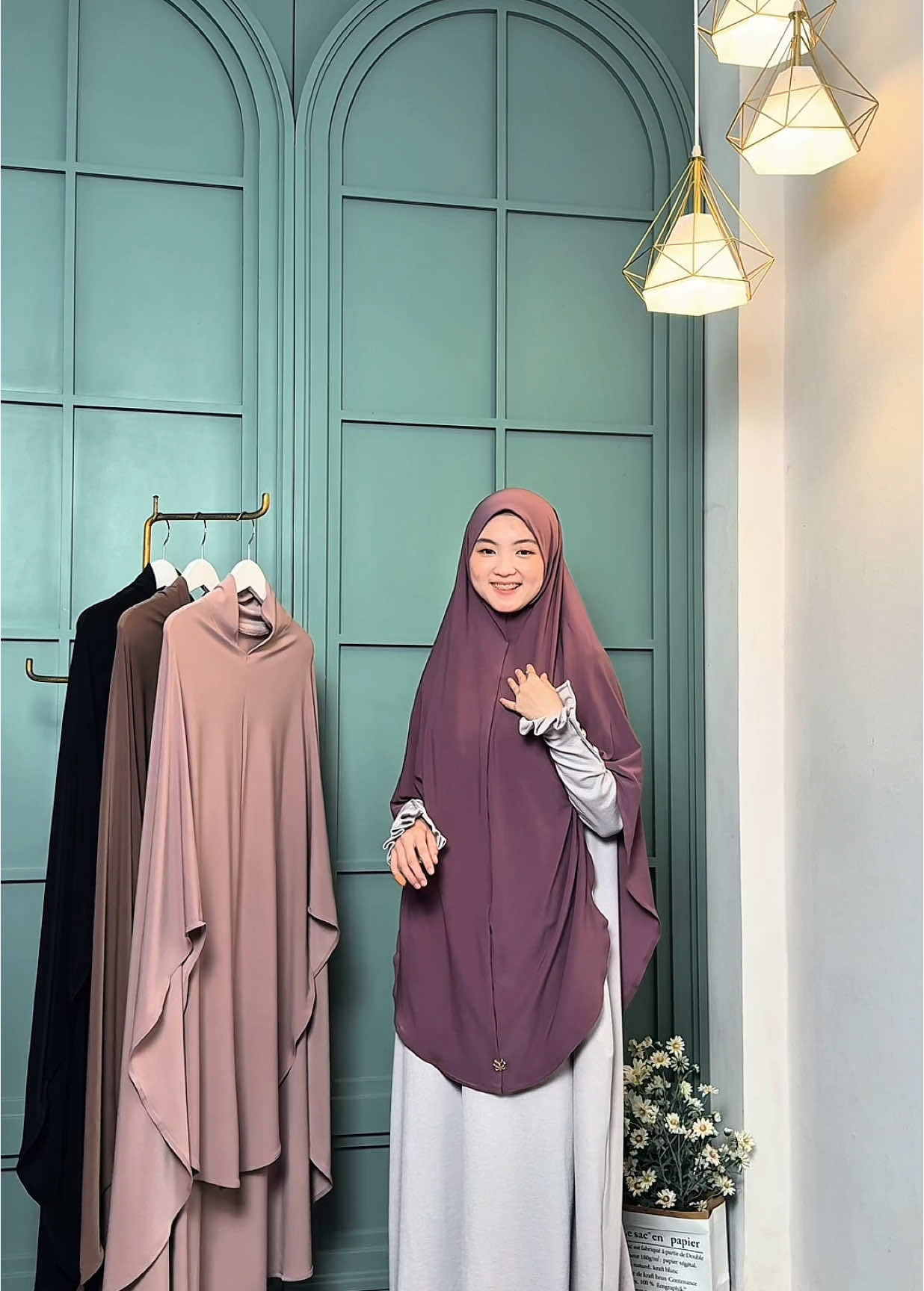 Ada yg nungguin restock Khimar Long Jersey dengan koleksi warna baru dan kualitas yg lebih super? 👀 Komen yuk, nungguin restock warna apa? #YooraSarah #StaySyari 